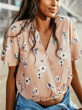 Sienna Sky Blush Floral Wrap Top V Neck Elastic Hem Cropped Blouse M